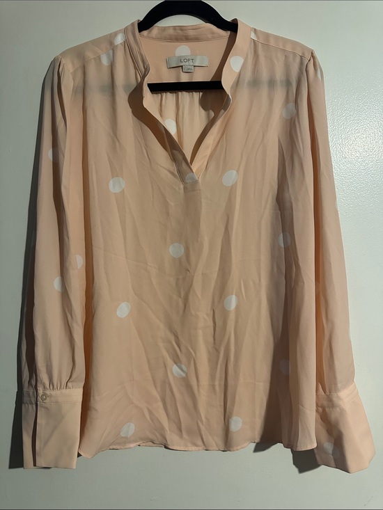 LOFT Tops - LOFT Peach Blush Polka Dot Split-Neck Top
